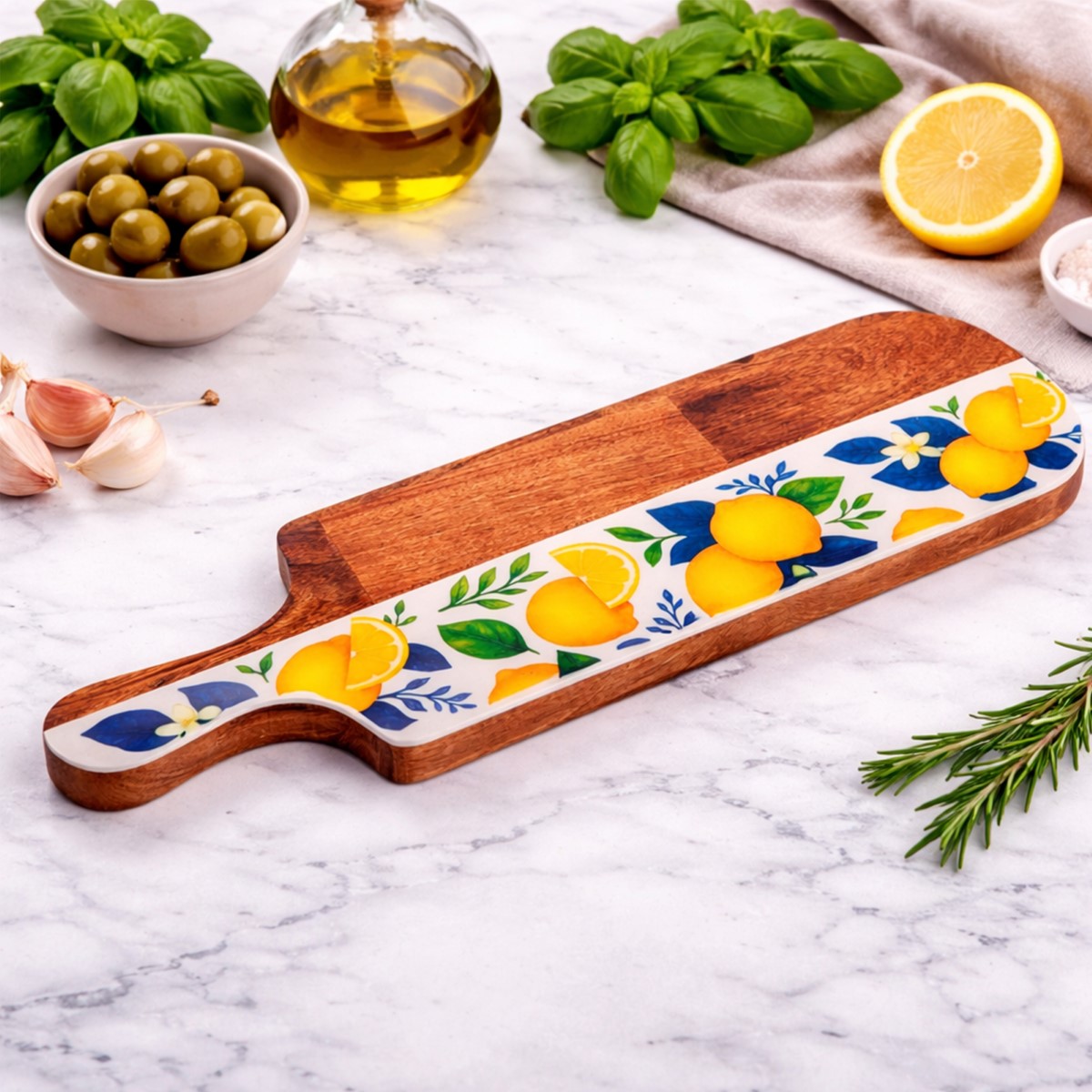 Snijplank met citroenmotief 49 × 15 × 2 cm, articolo 39325, in un ambiente interno mediterraneo